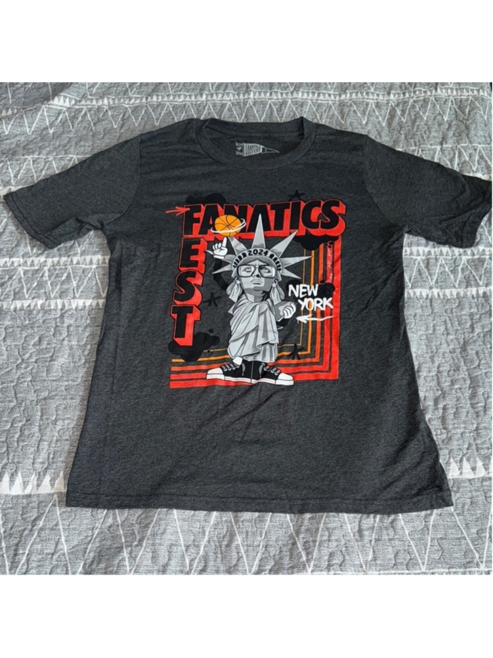 NWOT Kid’s Large 14-16 New York Fanatics Fest 2024 Gray T-Shirt